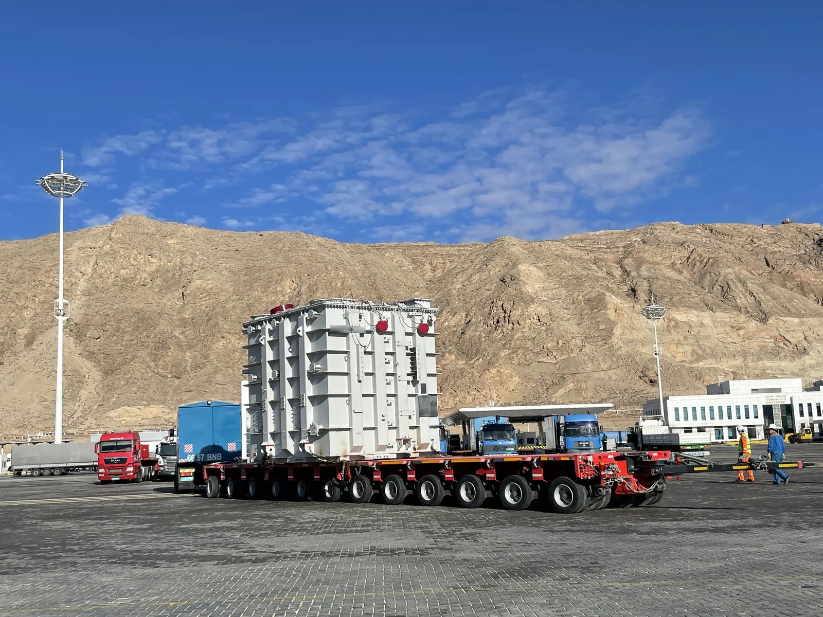 Power transformer on a multiaxial trailer